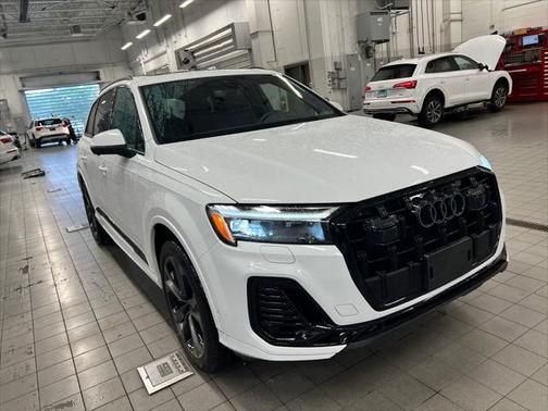2025 Audi Q7 55 Premium Plus