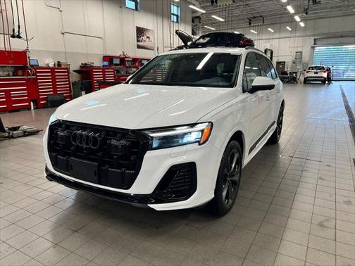 2025 Audi Q7 55 Premium Plus