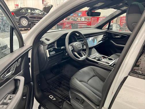 2025 Audi Q7 55 Premium Plus