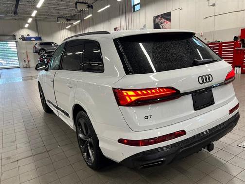 2025 Audi Q7 55 Premium Plus