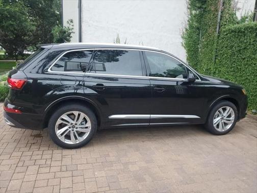 2022 Audi Q7 55 Premium Plus