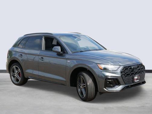 Daytona Gray Pearl Effect 2024 Audi Q5 e 55 S line Prestige