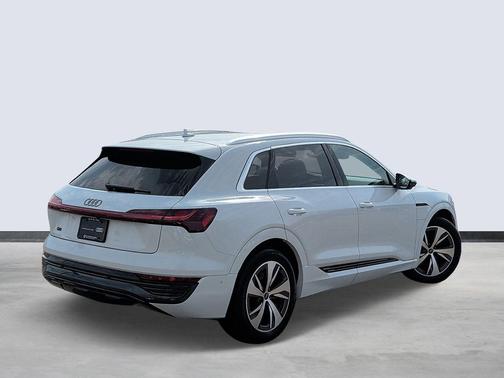Glacier White Metallic 2024 Audi Q8 e-tron Premium Plus