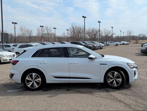 Glacier White Metallic 2024 Audi Q8 e-tron Premium Plus