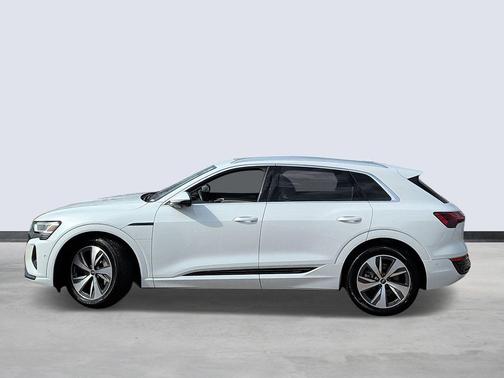 Glacier White Metallic 2024 Audi Q8 e-tron Premium Plus