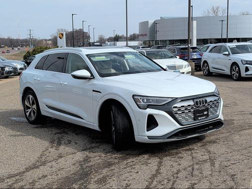Glacier White Metallic 2024 Audi Q8 e-tron Premium Plus