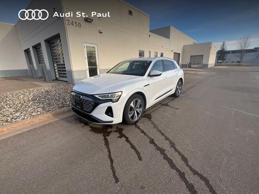 Glacier White Metallic 2024 Audi Q8 e-tron Premium Plus