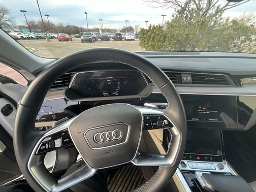 Glacier White Metallic 2024 Audi Q8 e-tron Premium Plus