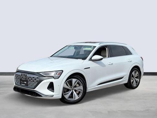 Glacier White Metallic 2024 Audi Q8 e-tron Premium Plus