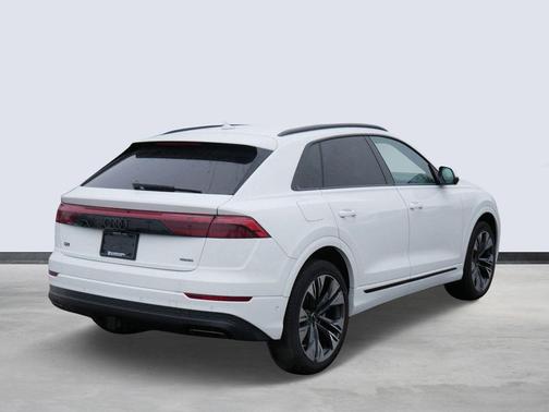 2025 Audi Q8 55 Premium