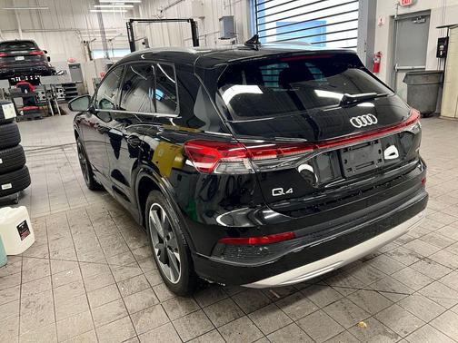 2022 Audi e-tron Premium Plus