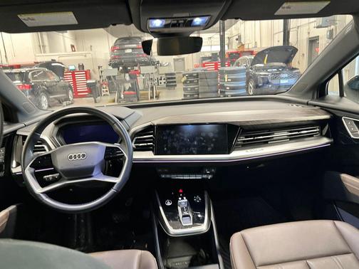 2022 Audi e-tron Premium Plus