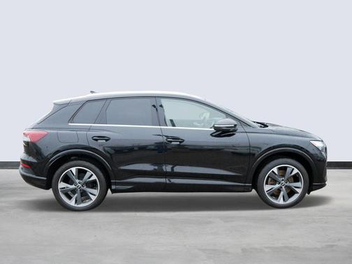 2022 Audi e-tron Premium Plus