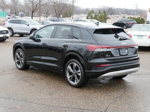 2022 Audi e-tron Premium Plus