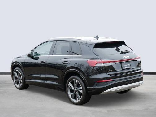 2022 Audi e-tron Premium Plus
