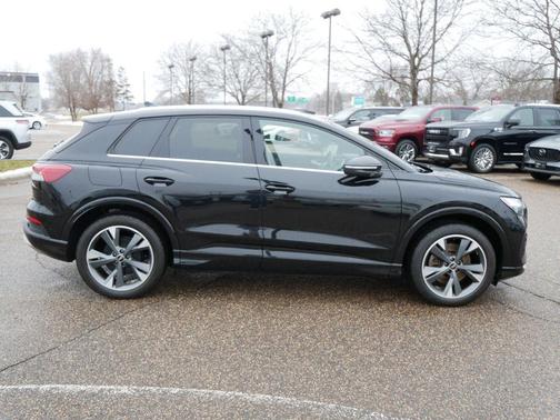 2022 Audi e-tron Premium Plus