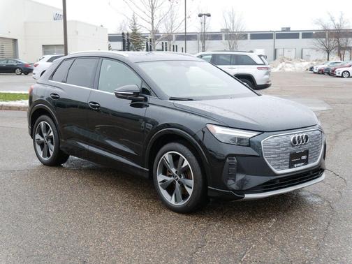 2022 Audi e-tron Premium Plus