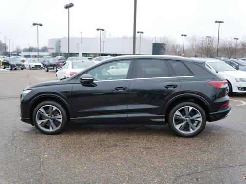 2022 Audi e-tron Premium Plus