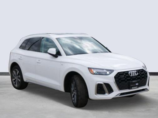 Ibis White 2023 Audi Q5 45 S line Premium Plus