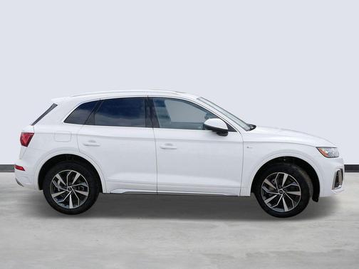 Ibis White 2023 Audi Q5 45 S line Premium Plus
