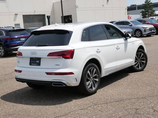 Ibis White 2023 Audi Q5 45 S line Premium Plus