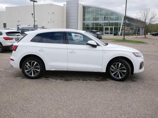 Ibis White 2023 Audi Q5 45 S line Premium Plus
