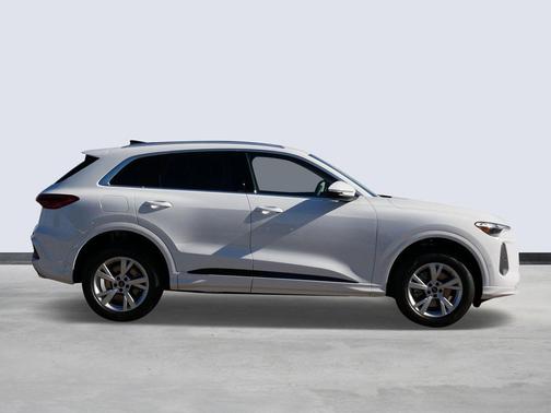 2025 Audi Q5 Premium