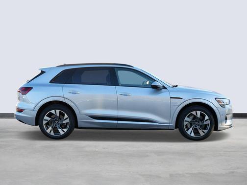 2022 Audi e-tron Premium