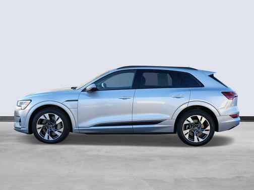 2022 Audi e-tron Premium