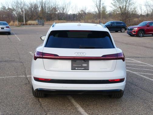 2022 Audi e-tron Premium