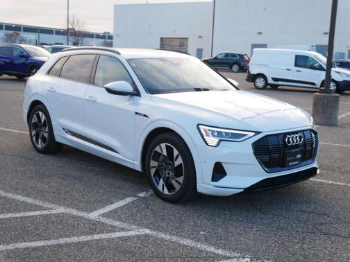 2022 Audi e-tron Premium