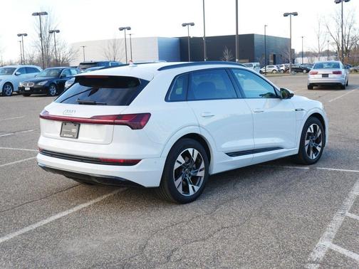 2022 Audi e-tron Premium