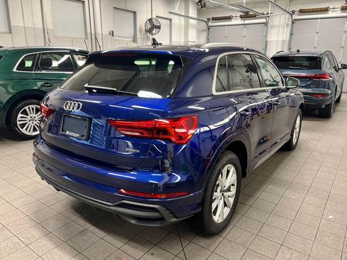 2025 Audi Q3 Premium 45 TFSI S line quattro Tiptronic