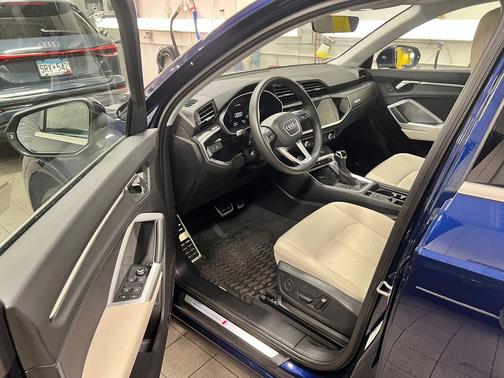 2025 Audi Q3 Premium 45 TFSI S line quattro Tiptronic