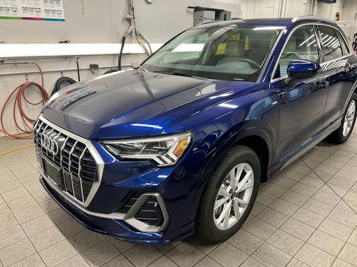 2025 Audi Q3 Premium 45 TFSI S line quattro Tiptronic