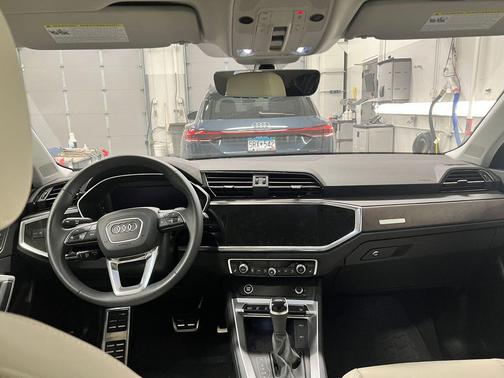 2025 Audi Q3 Premium 45 TFSI S line quattro Tiptronic