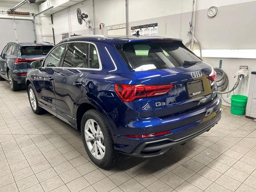 2025 Audi Q3 Premium 45 TFSI S line quattro Tiptronic