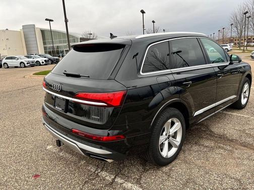 2025 Audi Q7 55 Premium