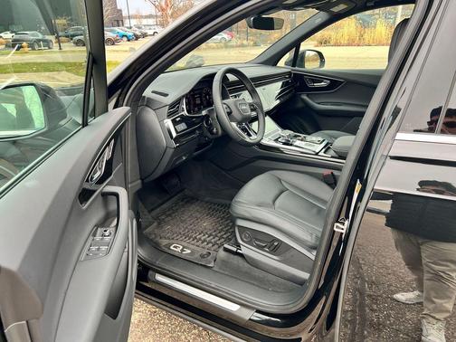 2025 Audi Q7 55 Premium