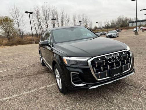 2025 Audi Q7 55 Premium