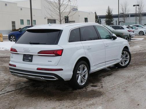 2023 Audi Q7 45 Premium Plus
