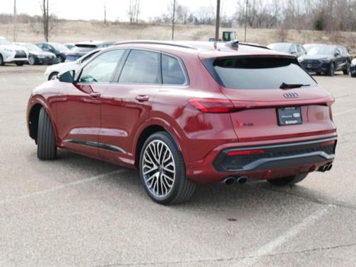 Grenadine Red Metallic 2025 Audi SQ5 3.0T Premium Plus
