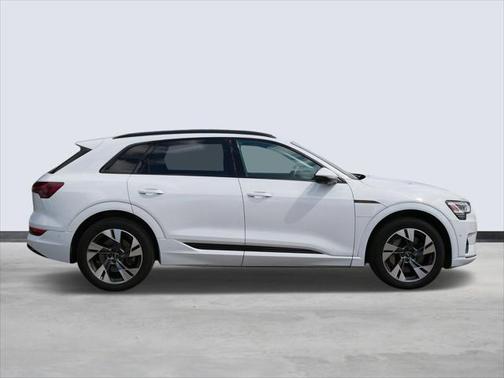 2022 Audi e-tron Premium