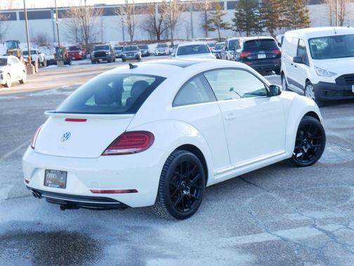 2018 Volkswagen Beetle 2.0T SE