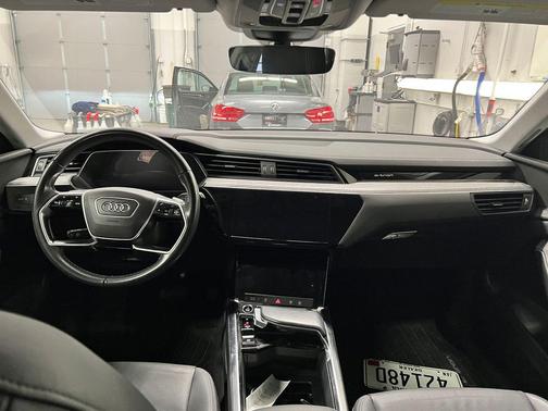 2022 Audi e-tron Premium