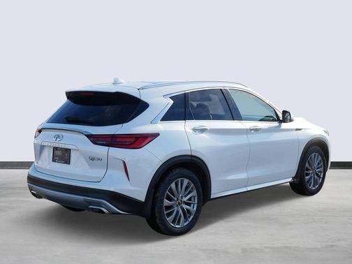 2023 INFINITI QX50 LUXE AWD