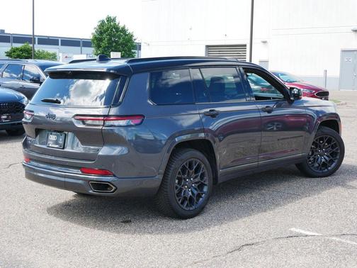 Baltic Gray Metallic Clearcoat 2024 Jeep Grand Cherokee L Summit Reserve