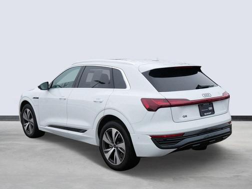 2024 Audi Q8 e-tron Premium Plus