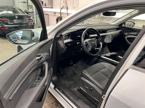 2024 Audi Q8 e-tron Premium Plus