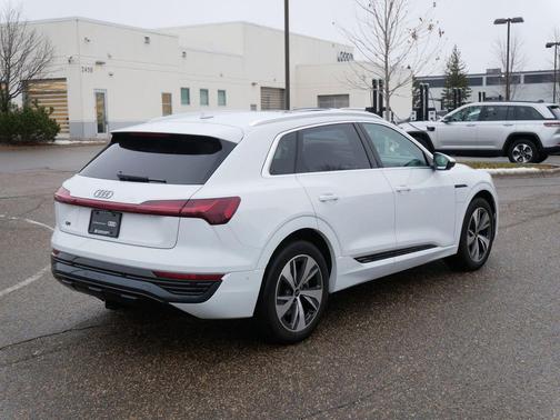 2024 Audi Q8 e-tron Premium Plus
